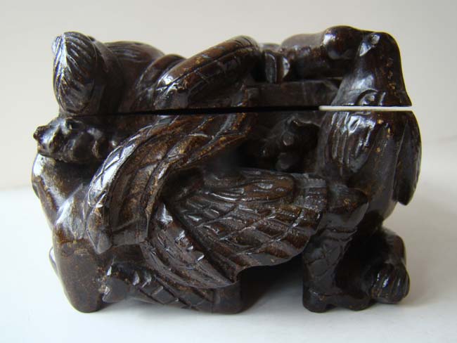 A Fabulous carved fruitwood "Bobbie Burns" Scottish tobacco box circa 1790-1800 — image 3